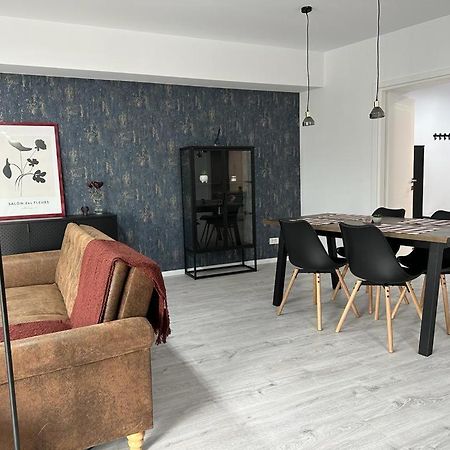 City Center Accommodation - 308 Решица Экстерьер фото