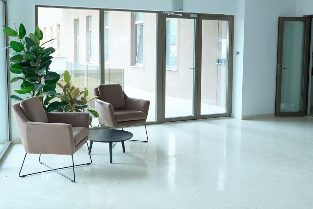 City Center Accommodation - 308 Решица Экстерьер фото