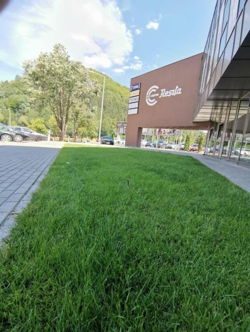 City Center Accommodation - 308 Решица Экстерьер фото
