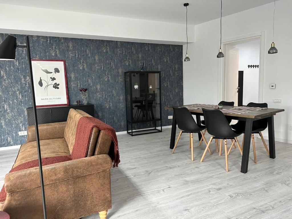 City Center Accommodation - 308 Решица Экстерьер фото