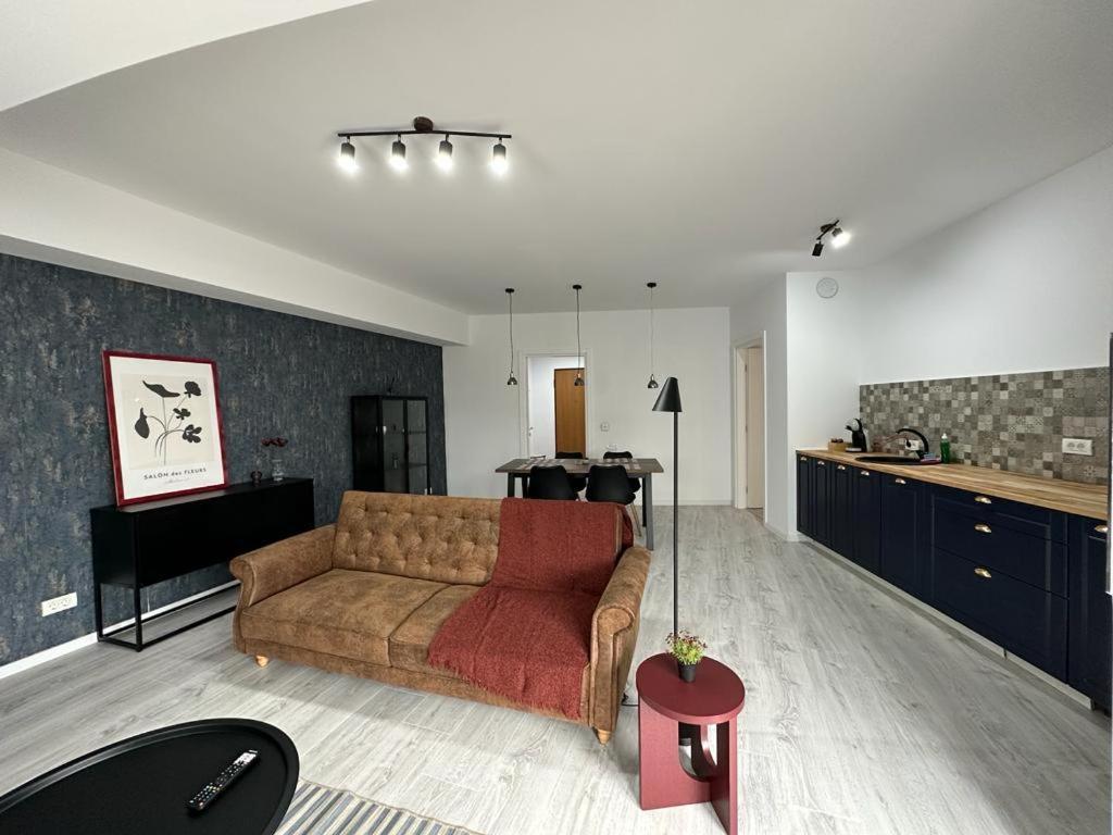 City Center Accommodation - 308 Решица Экстерьер фото