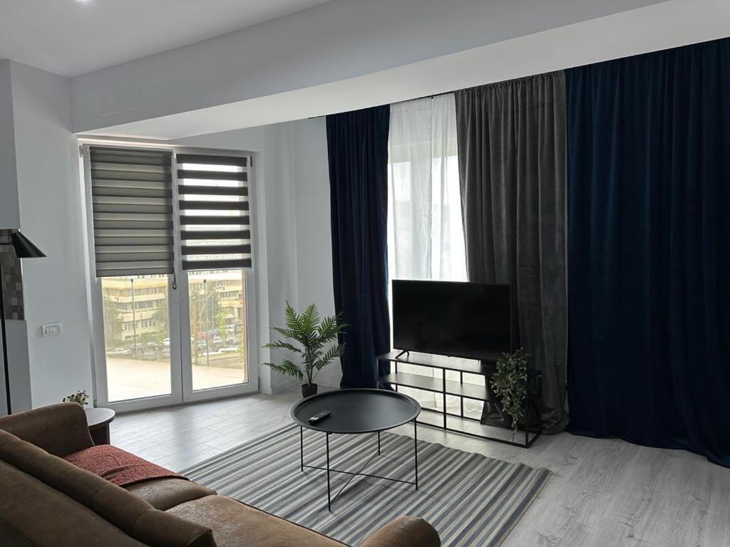 City Center Accommodation - 308 Решица Экстерьер фото